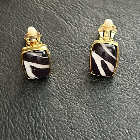 Joan Rivers Signed Classics Zebra Animal Print Necklace & Earrings Jewelry Set - Picture 4 of 8